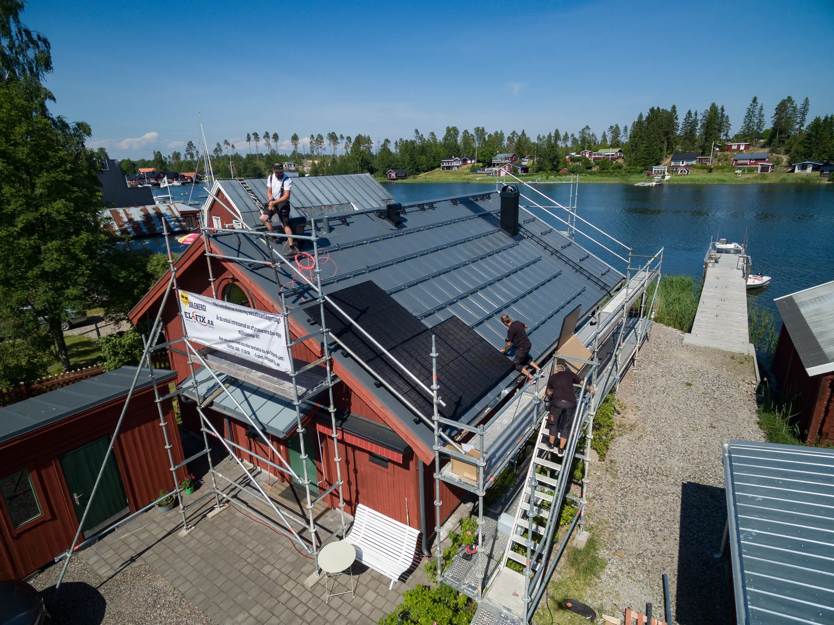 El-Fix arbetar med solcellsinstallation vid Skatan
